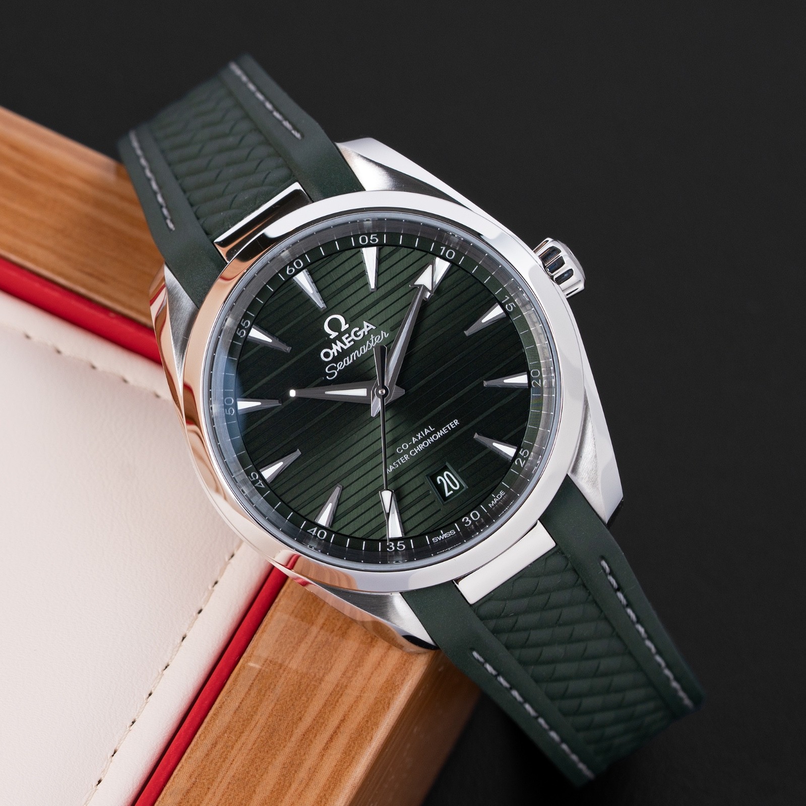 Omega Aqua Terra 220.12.38.20.10.001
