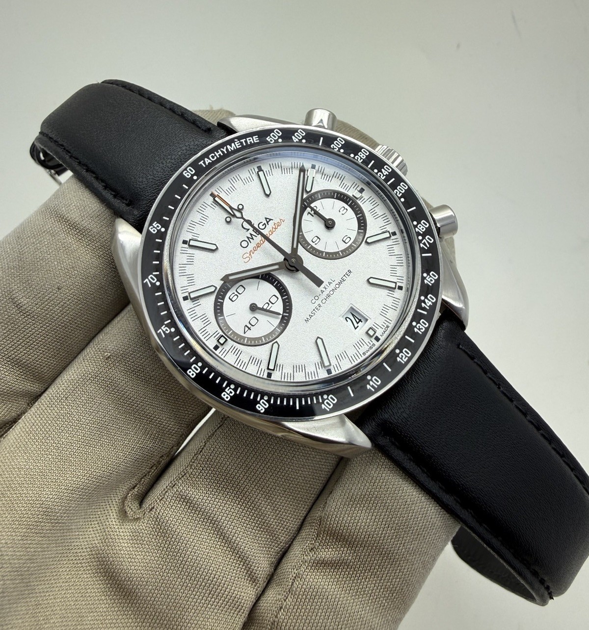 Omega Speedmaster 329.33.44.51.04.001