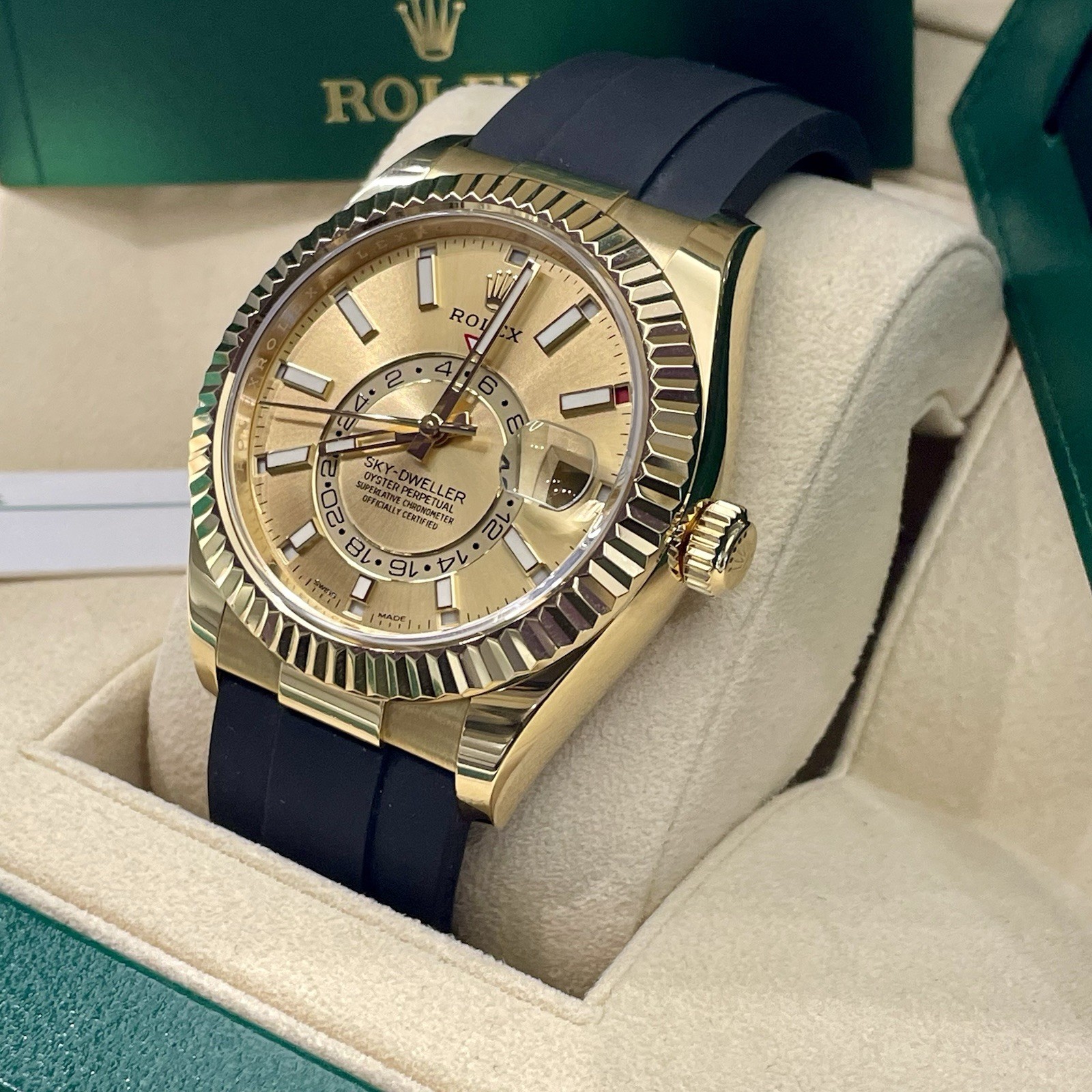 Rolex Sky-Dweller 326238