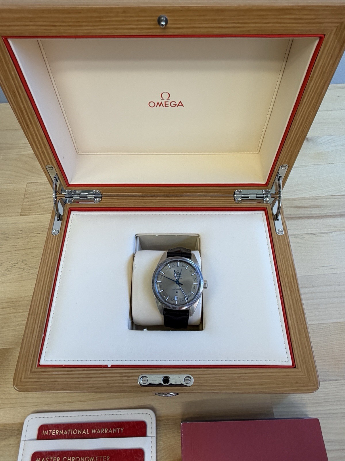 Omega Globemaster 130.33.41.22.06.001
