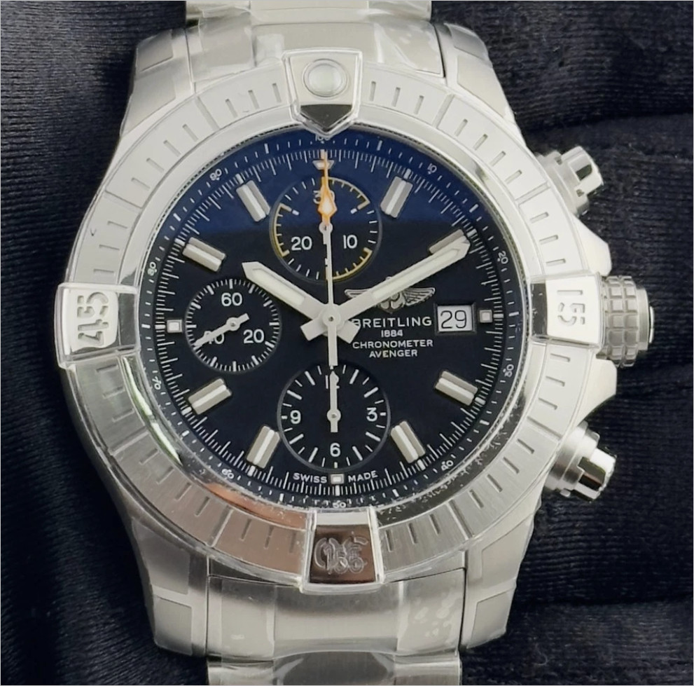 Breitling Avenger 6750