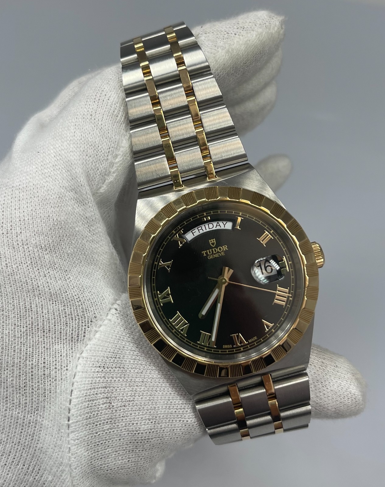 Tudor Royal M28603-0003