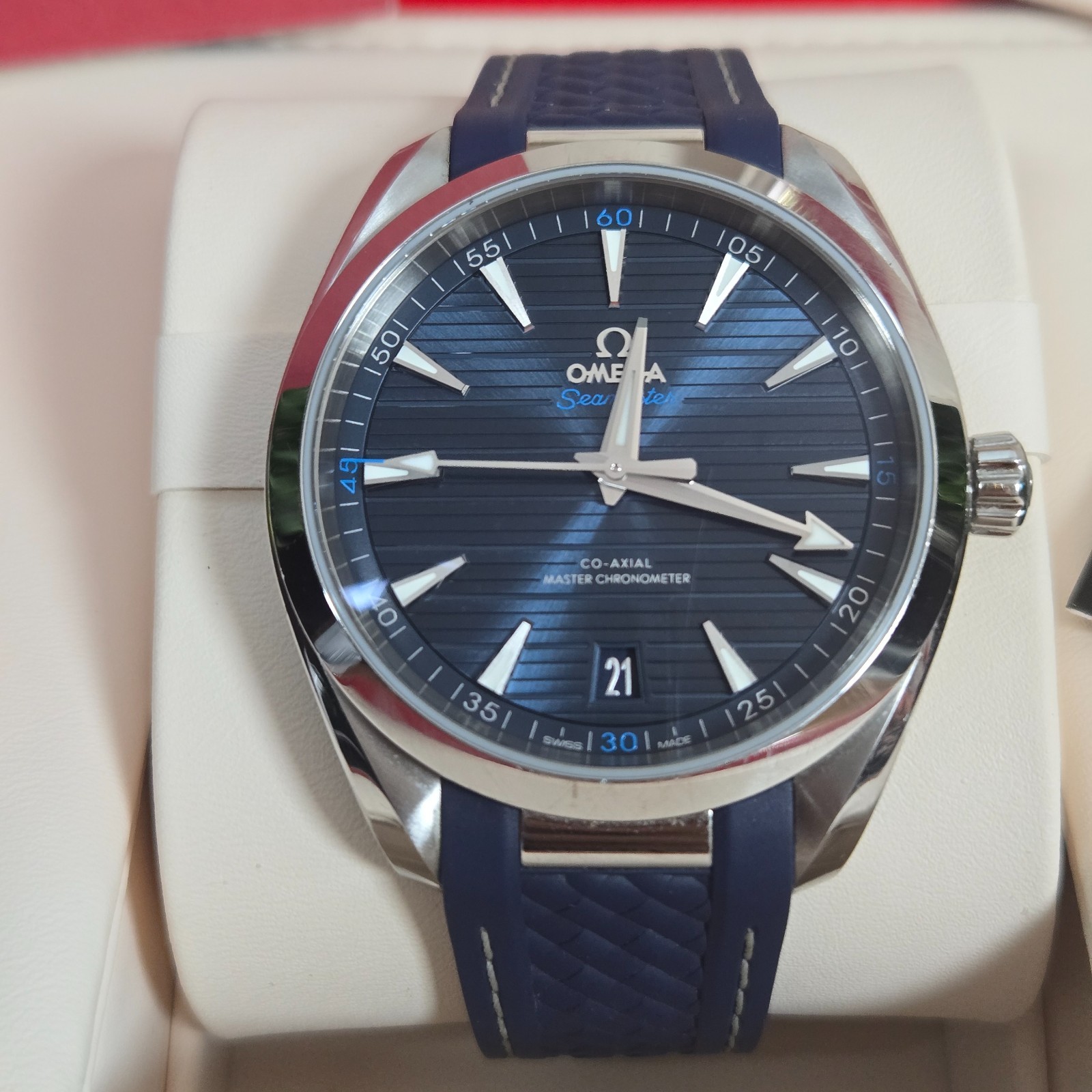 Omega Aqua Terra 220.12.41.21.03.001