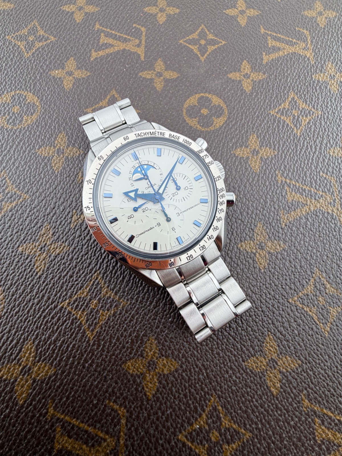 Omega Speedmaster Moonwatch 1866