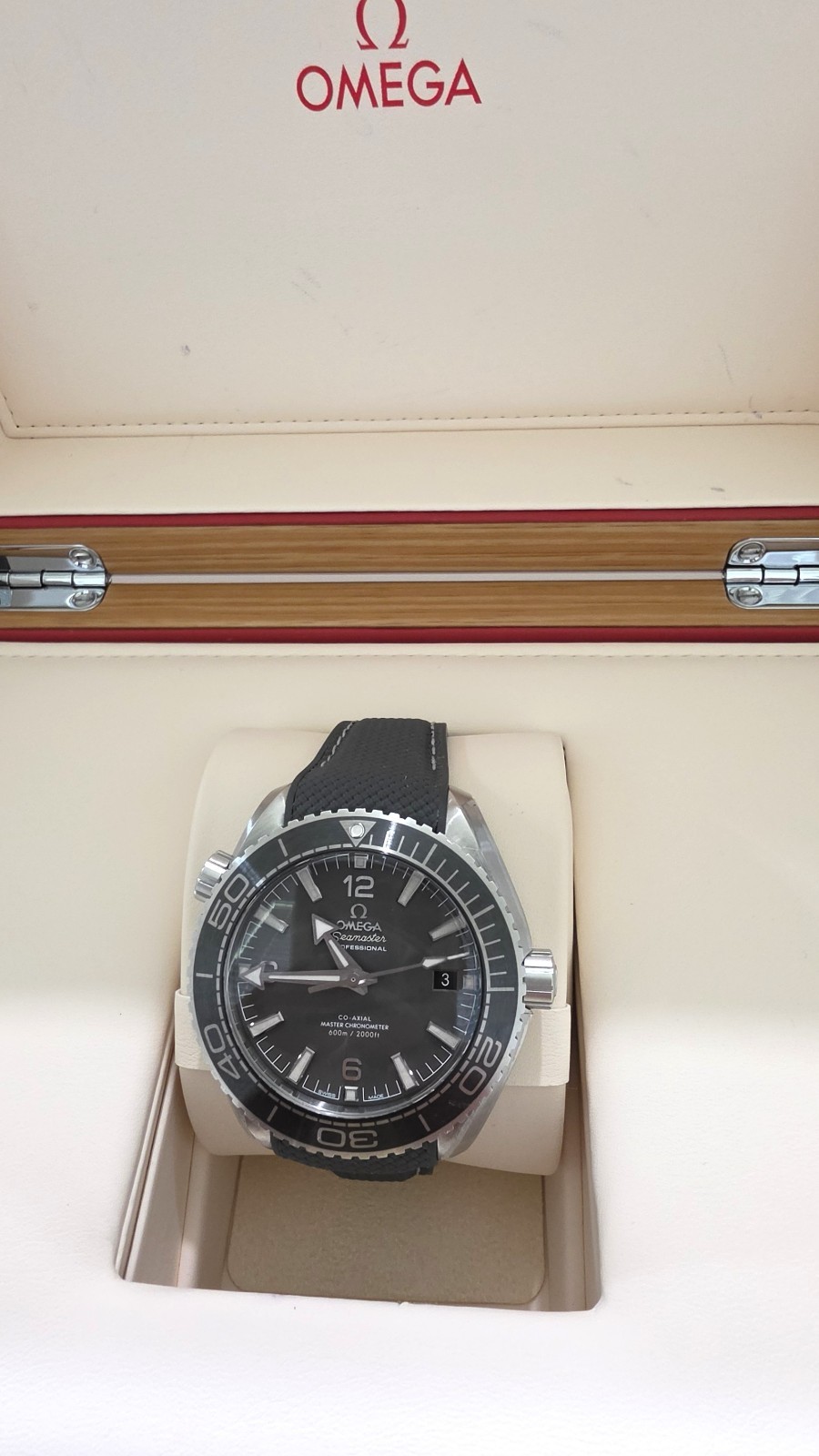 Omega Seamaster Planet Ocean 215.32.44.21.01.002